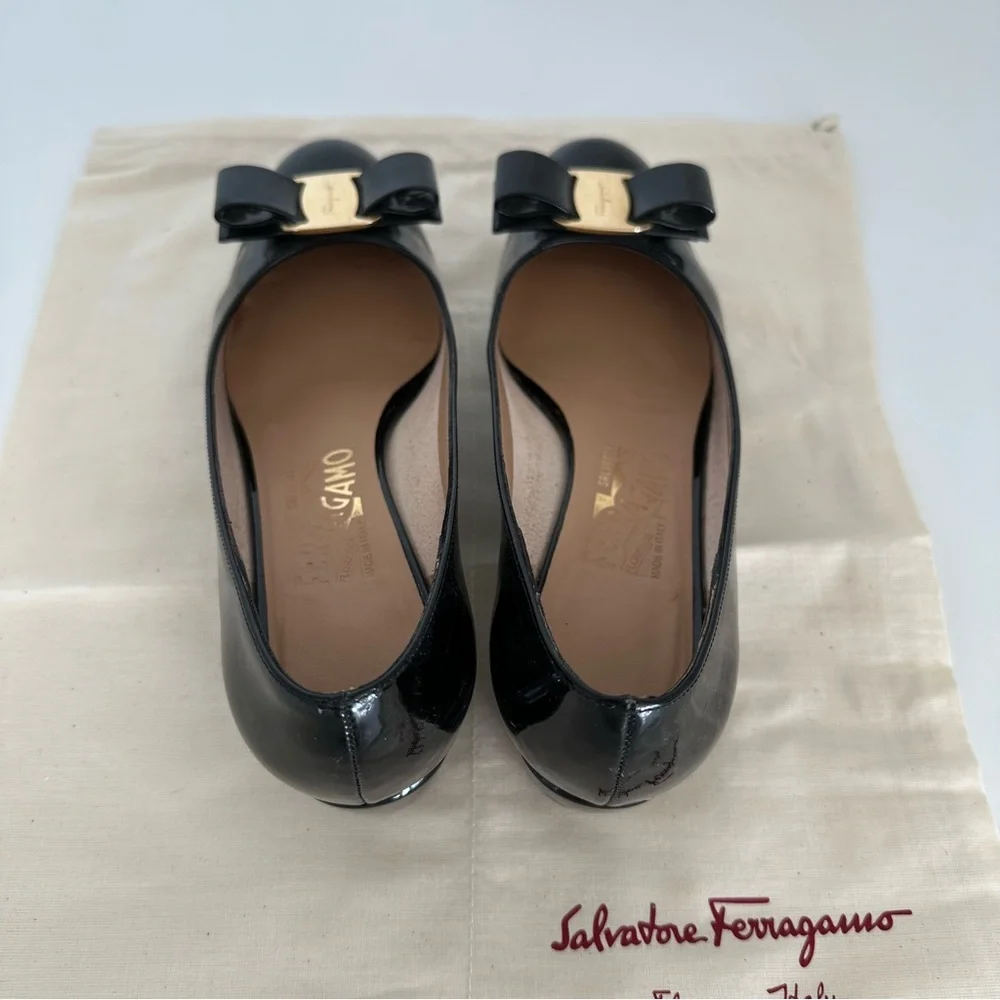Ferragamo Vara Bow Low-Heel Pumps Patent Leather - Picture 3 of 9